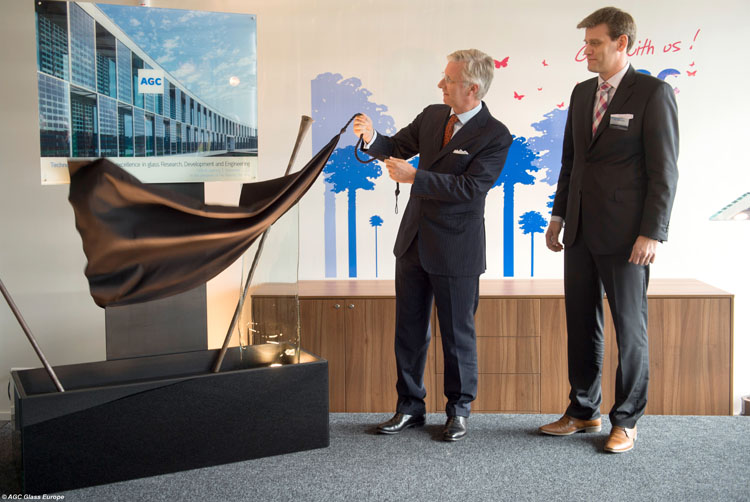Actualits - L'AGC Technovation Centre inaugur  Gosselies en prsence de Sa Majest le Roi des Belges